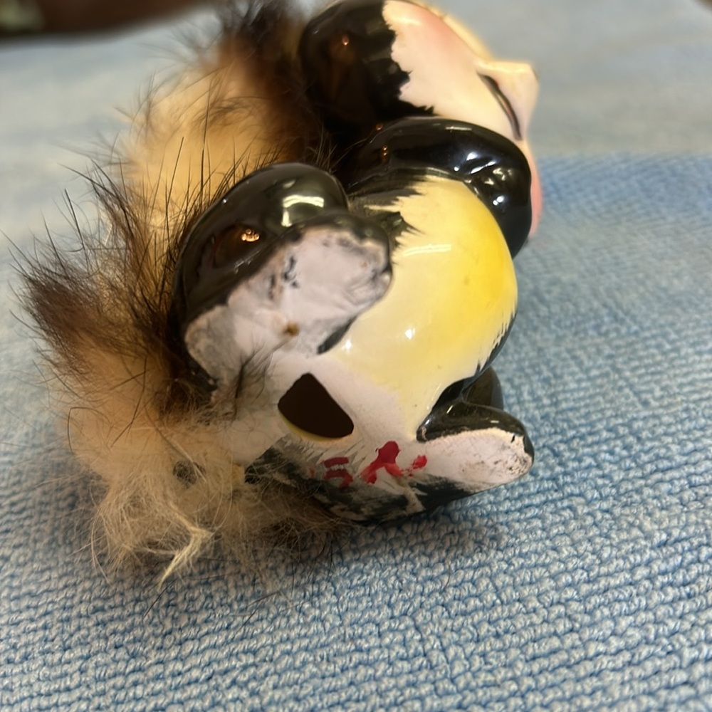 Adorable Vintage 1950s Porcelain Skunk - Picture 4 of 7